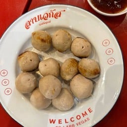 ลูกชิ้นหมูปิ้ง