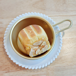 ปังก้อนอัลมอนด์คาราเมล