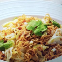 ผัดมาม่าหมูสับ+ไข่