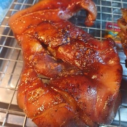 หมูย่าง หน้าแมคโค
