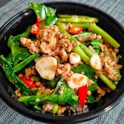ผัดคะน้าหมูสับ (ราดข้าว)