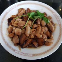 ไก่ผัดซีอิ้วหวานราดข้าว