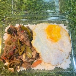 กะเพราเครื่องในไก่
