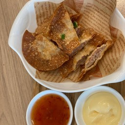 3.เกี๊ยวทอดไส้หมู