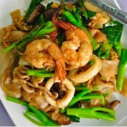 ผัดซีอิ้วทะเล