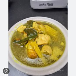 ต้มขมิ้นไก่เนื้อ(รสชาตินครศรีฯ)ใส่พริกสด (ไม่ใส่โปรดระบุ)