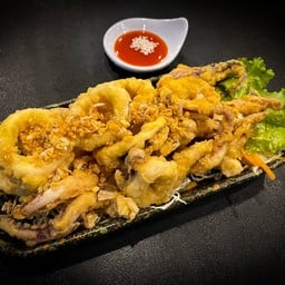 หมึกจัมโบ้ทอดกระเทียม