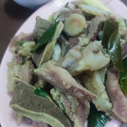 ต้มแห้งเครื่องในเนื้อ