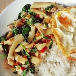 ข้าวกระเพราเห็ด