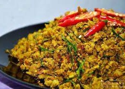 คั่วกลิ้งหมูราดข้าว