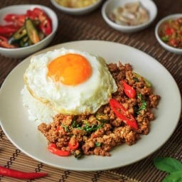 อาหารตามสั่ง ส้มตำ ยำ ช.ชูชัย