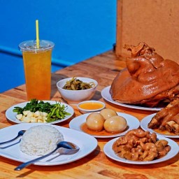 ข้าวขาหมูแข้งทอง บ้านโป่ง