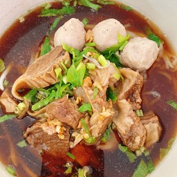 ก๋วยเตี่ยวหมูตุ๋น