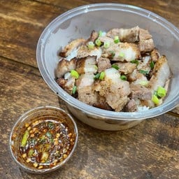 ข้าวหน้าสเต๊กหมูย่างน้ำจิ้มแจ่ว (เลือกส่วนที่ชอบได้เลยค่ะ)