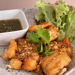 ปลากะพงชิ้นทอดน้ำปลา