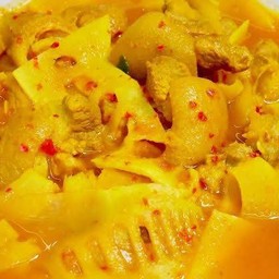 แกงส้มหมูหน่อไม้ดอง