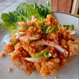 ข้าวยำแซ่บ ไก่กรอบ