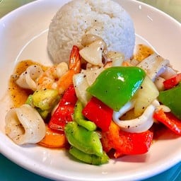 ทะเลผัดเปรี้ยวหวาน ราดข้าว