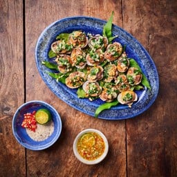 หอยแครงราดกระเทียมผักแพว