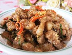 หมูผัดกะปิราดข้าว