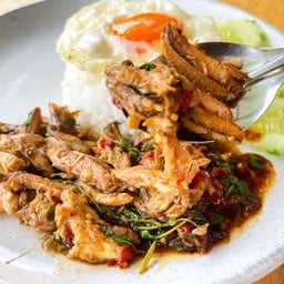 ข้าวกระเพราเนื้อปู