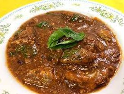 ผัดเผ็ดปลากระป๋องราดข้าว