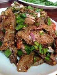 น้ำตกคอหมูย่าง