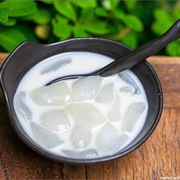 ลูกตาลลอยแก้วนมสด