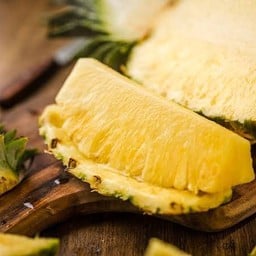 สับปะรด(ภูเก็ต)1ชิ้นแช่เย็น