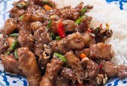 ไก่ผัดกะปิราดข้าว