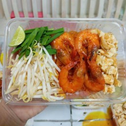 ถุงทอง ก๋วยเตี๋ยวผัดเส้นจันทร์ และอาหารตามสั่ง