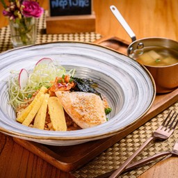 ข้าวผัดกิมจิหน้าปลาแบล็กเพิร์ล