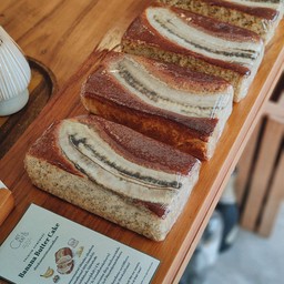 Banana Butter Cake เค้กกล้วยหอมเนยสดฝรั่งเศส (ตัดแบ่งชิ้นละ 150-165 กรัม)