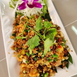 สามชั้นคั่วพริกเกลือ