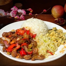 ไส้หมูผัดหัวหอม ราดข้าว