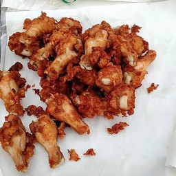 ข้าวเหนียวน่องไก่ทอด