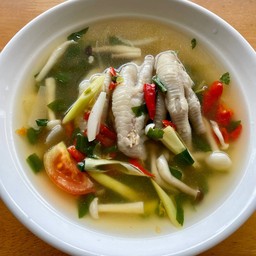 ต้มยำตีนไก่