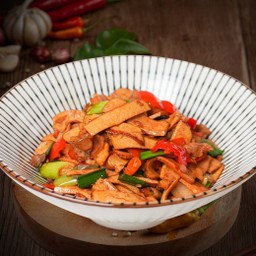 เต้าหู้แห้งผัดหมู