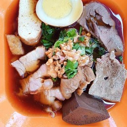 ก๋วยจั๊บน้ำข้นใส่ทุกอย่าง