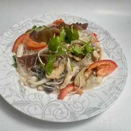 ยำวุ้นเส้นเห็ดรวม (มังสวิรัติ)