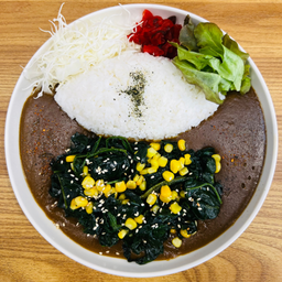 ข้าวแกงกะหรี่ผักโขมข้าวโพด