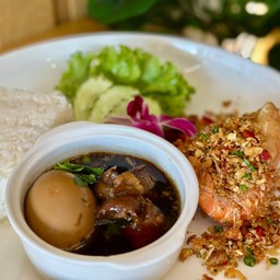 ข้าวพะโล้เนื้อ3ชั้น + กุ้งแม่น้ำทอดผัดพริกเกลือ
