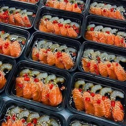 แซลม่อนดองและกุ้งดองกลาง