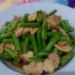 ผัดถั่วฝักยาวใส่หมู