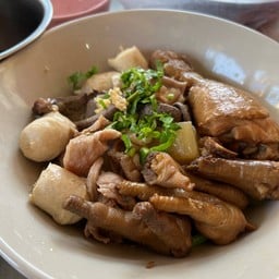ก๋วยเตี๋ยวหมูน้ำตกรวมร้าน