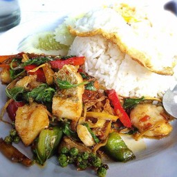 ผัดฉ่าปลากระพงราดข้าว+ไข่ดาว