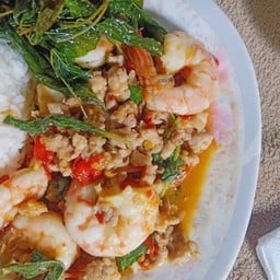 กุ้ง ไก่ กะเพรารสอร่อย Chicken Shrimp Kapao