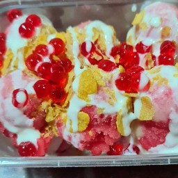 สตรอเบอรี่โยเกิร์ตน้องณิชา วัดท่าแค ลพบุรี