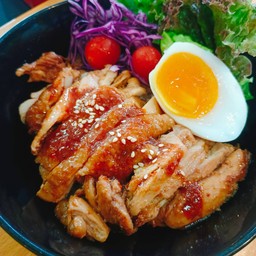 ข้าวสะโพกไก่ราดซอสหม่าล่าเทอริยากิ