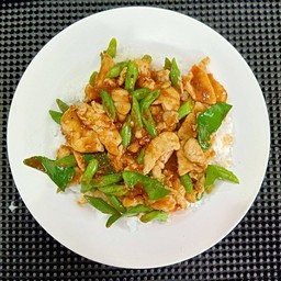 ข้าวราดผัดพริกแกง